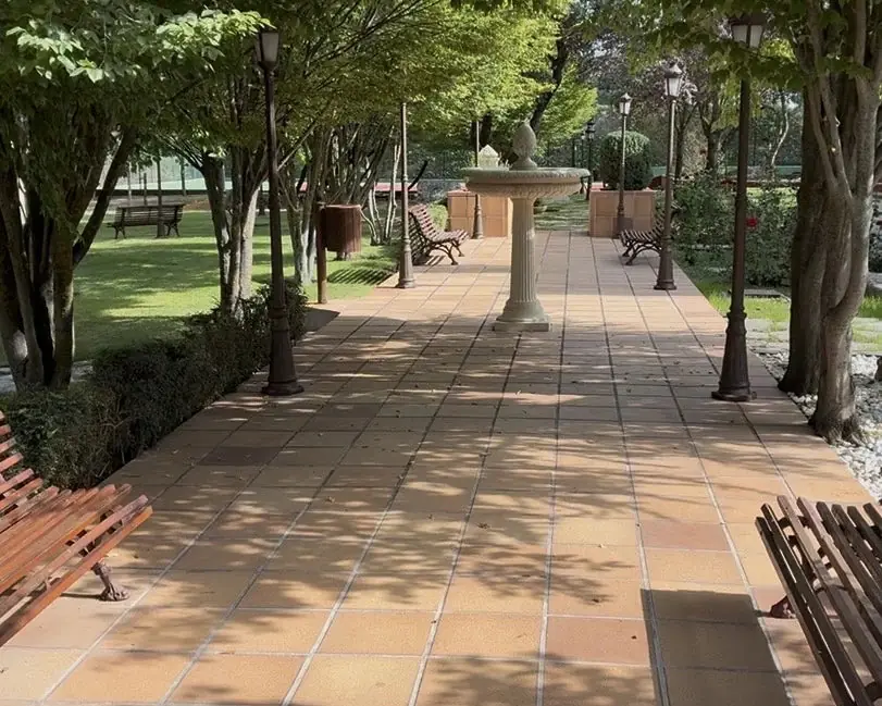 Paseo de la fuente en los jardines de Quinta de Serena