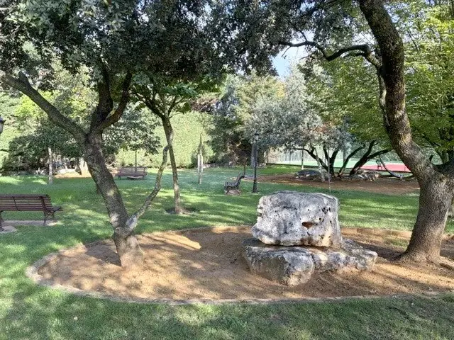 Pradera bajo los árboles con sombra natural en Quinta de Serena